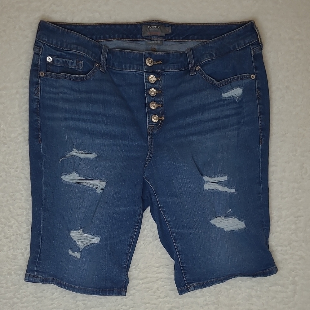 Torrid Distressed Button-Fly Mid-Rise Bermuda Jean Shorts size 16